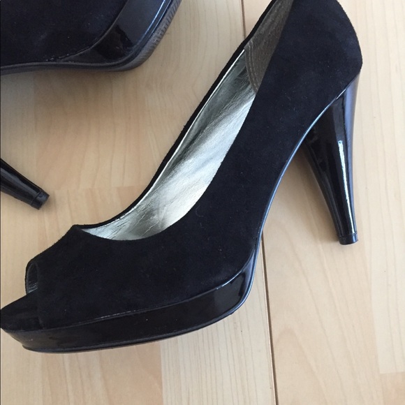 STUNNING!!! NWOT Black Peep Toe Heels size 7 - Picture 3 of 6